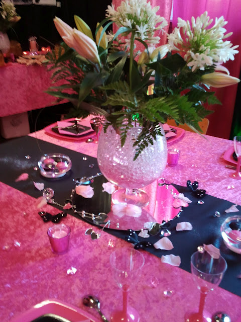 Decoration_salle_fetes_mariage_rose_et_noir_ws66631756