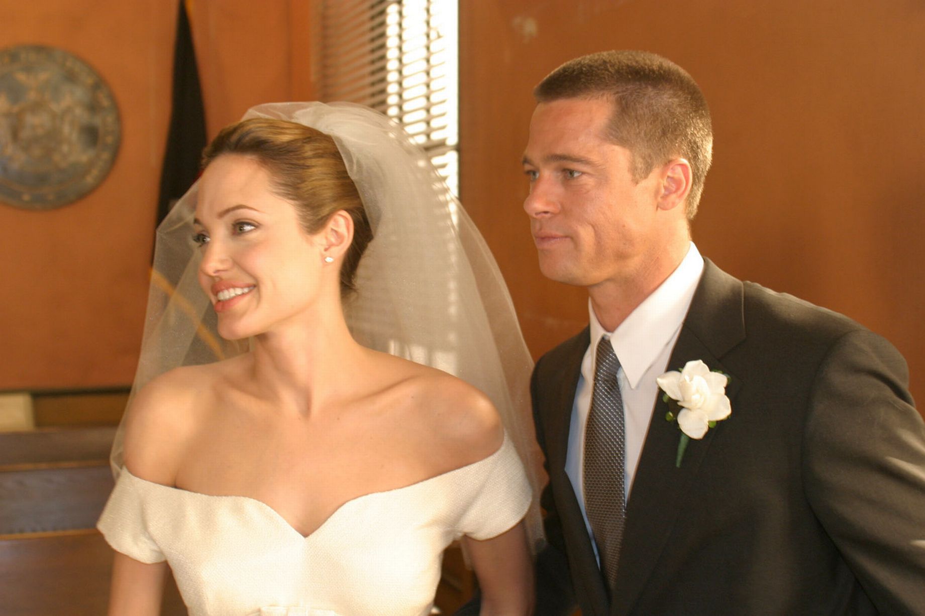 brad-pitt-and-angelina-jolie-wedding-pictures